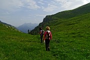 89 Dai pascoli scendiamo nella scoscesa Val Vedra